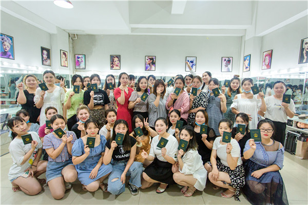 ���ݽ�ʱ�У����ʦְҵ�ʸ�֤�鿼��